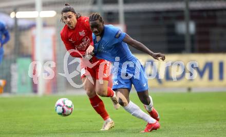 Fussball Kaerntner Liga. SAK gegen KAC. Issa Diakite (SAK), Patrick Legner  (KAC). Klagenfurt, am 17.4.2025.
Foto: Kuess
---
pressefotos, pressefotografie, kuess, qs, qspictures, sport, bild, bilder, bilddatenbank