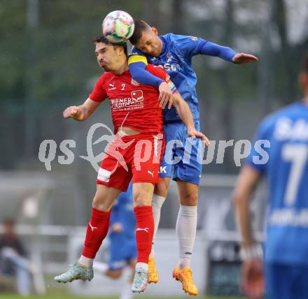 Fussball Kaerntner Liga. SAK gegen KAC. Leo Ejup   (SAK),  David Graefischer  (KAC). Klagenfurt, am 17.4.2025.
Foto: Kuess
---
pressefotos, pressefotografie, kuess, qs, qspictures, sport, bild, bilder, bilddatenbank