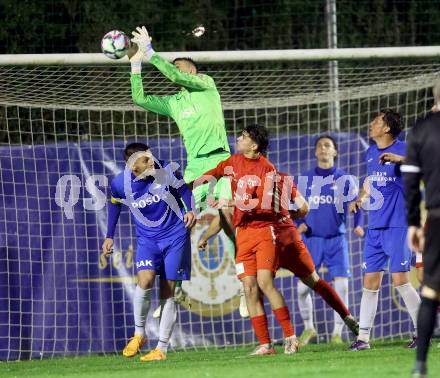 Fussball Kaerntner Liga. SAK gegen KAC. Leo Ejup, Kristijan Kondic  (SAK),  Milan Luka Mosser (KAC). Klagenfurt, am 17.4.2025.
Foto: Kuess
---
pressefotos, pressefotografie, kuess, qs, qspictures, sport, bild, bilder, bilddatenbank