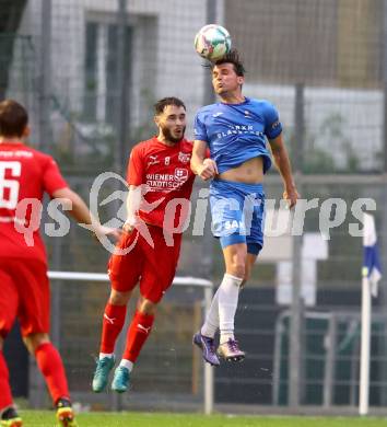 Fussball Kaerntner Liga. SAK gegen KAC.  Luka Gajic (SAK),  Patrick Trimi (KAC). Klagenfurt, am 17.4.2025.
Foto: Kuess
---
pressefotos, pressefotografie, kuess, qs, qspictures, sport, bild, bilder, bilddatenbank