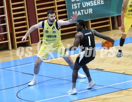 Basketball 2. Liga 2024/2025. Playoffs. VF3.   Woerthersee Piraten gegen RAIDERS Tirol    Marin Sliskovic (Piraten),   Dennis Acheampong (Tirol). Klagenfurt, am 19.4.2025.
Foto: Kuess


---
pressefotos, pressefotografie, kuess, qs, qspictures, sport, bild, bilder, bilddatenbank
