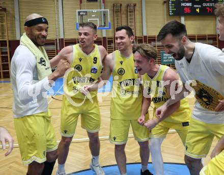 Basketball 2. Liga 2024/2025. Playoffs. VF3.   Woerthersee Piraten gegen RAIDERS Tirol.    Jubel Piraten.  Klagenfurt, am 19.4.2025.
Foto: Kuess


---
pressefotos, pressefotografie, kuess, qs, qspictures, sport, bild, bilder, bilddatenbank