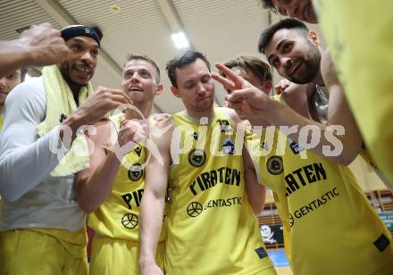 Basketball 2. Liga 2024/2025. Playoffs. VF3.   Woerthersee Piraten gegen RAIDERS Tirol.    Jubel Piraten.  Klagenfurt, am 19.4.2025.
Foto: Kuess


---
pressefotos, pressefotografie, kuess, qs, qspictures, sport, bild, bilder, bilddatenbank