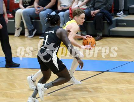 Basketball 2. Liga 2024/2025. Playoffs. VF3.   Woerthersee Piraten gegen RAIDERS Tirol    Emilio Rozmann (Piraten),  Dennis Acheampong  (Tirol). Klagenfurt, am 19.4.2025.
Foto: Kuess


---
pressefotos, pressefotografie, kuess, qs, qspictures, sport, bild, bilder, bilddatenbank