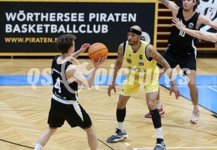 Basketball 2. Liga 2024/2025. Playoffs. VF3.   Woerthersee Piraten gegen RAIDERS Tirol    Shawn L. Ray  (Piraten),  Tim-Joel Deschner  (Tirol). Klagenfurt, am 19.4.2025.
Foto: Kuess


---
pressefotos, pressefotografie, kuess, qs, qspictures, sport, bild, bilder, bilddatenbank
