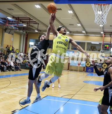 Basketball 2. Liga 2024/2025. Playoffs. VF3.   Woerthersee Piraten gegen RAIDERS Tirol    Marcus Holyfield (Piraten),   Sven Bijelonjic (Tirol). Klagenfurt, am 19.4.2025.
Foto: Kuess


---
pressefotos, pressefotografie, kuess, qs, qspictures, sport, bild, bilder, bilddatenbank