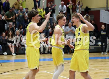 Basketball 2. Liga 2024/2025. Playoffs. VF3.   Woerthersee Piraten gegen RAIDERS Tirol.    Jubel Piraten.  Klagenfurt, am 19.4.2025.
Foto: Kuess


---
pressefotos, pressefotografie, kuess, qs, qspictures, sport, bild, bilder, bilddatenbank