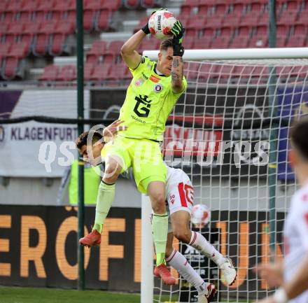 Fussball Bundesliga. SK Austria Klagenfurt gegen GAK.  Simon Spari (Klagenfurt), Milos Jovicic (GAK),. Klagenfurt, am 19.4.2025.
Foto: Kuess
---
pressefotos, pressefotografie, kuess, qs, qspictures, sport, bild, bilder, bilddatenbank