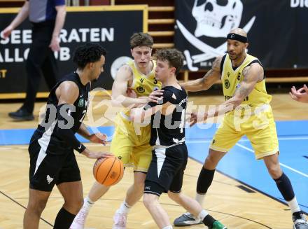 Basketball 2. Liga 2024/2025. Playoffs. VF3.   Woerthersee Piraten gegen RAIDERS Tirol    Lukas Simoner, Shawn L. Ray  (Piraten),  Steven Kaltenbrunner, Tim-Joel Deschner  (Tirol). Klagenfurt, am 19.4.2025.
Foto: Kuess


---
pressefotos, pressefotografie, kuess, qs, qspictures, sport, bild, bilder, bilddatenbank