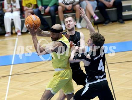 Basketball 2. Liga 2024/2025. Playoffs. VF3.   Woerthersee Piraten gegen RAIDERS Tirol    Shawn L. Ray  (Piraten),  Tim-Joel Deschner  (Tirol). Klagenfurt, am 19.4.2025.
Foto: Kuess


---
pressefotos, pressefotografie, kuess, qs, qspictures, sport, bild, bilder, bilddatenbank