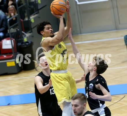 Basketball 2. Liga 2024/2025. Playoffs. VF3.   Woerthersee Piraten gegen RAIDERS Tirol    Marcus Holyfield (Piraten),  Tim-Joel Deschner  (Tirol). Klagenfurt, am 19.4.2025.
Foto: Kuess


---
pressefotos, pressefotografie, kuess, qs, qspictures, sport, bild, bilder, bilddatenbank