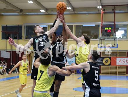 Basketball 2. Liga 2024/2025. Playoffs. VF3.   Woerthersee Piraten gegen RAIDERS Tirol    Lukas Simoner (Piraten), Edgars Kaufmanis,  Steven Kaltenbrunner  (Tirol). Klagenfurt, am 19.4.2025.
Foto: Kuess


---
pressefotos, pressefotografie, kuess, qs, qspictures, sport, bild, bilder, bilddatenbank