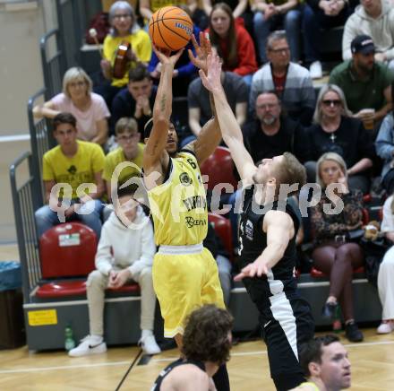 Basketball 2. Liga 2024/2025. Playoffs. VF3.   Woerthersee Piraten gegen RAIDERS Tirol    Shawn L. Ray  (Piraten), Edgars Kaufmanis  (Tirol). Klagenfurt, am 19.4.2025.
Foto: Kuess


---
pressefotos, pressefotografie, kuess, qs, qspictures, sport, bild, bilder, bilddatenbank