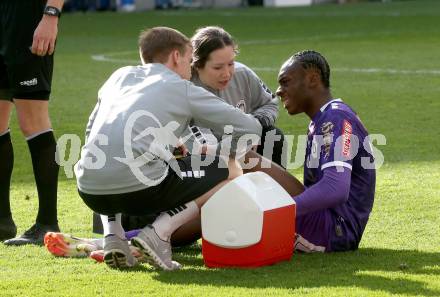 Fussball Bundesliga. SK Austria Klagenfurt gegen GAK.  Leon Finn, Theresa Schmidt, Dikeni Salifou  (Klagenfurt). Klagenfurt, am 19.4.2025.
Foto: Kuess
www.qspictures.net
---
pressefotos, pressefotografie, kuess, qs, qspictures, sport, bild, bilder, bilddatenbank