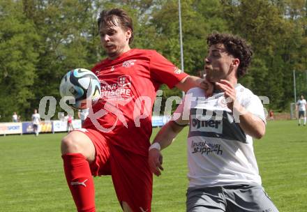 Fussball 1. Klasse C. KAC 1909 Juniors gegen Maria Saal. Felix Stromberger (KAC),  Matthew Lisborg  (Maria Saal). Klagenfurt, am 20..4.2025.
Foto: Kuess
www.qspictures.net
---
pressefotos, pressefotografie, kuess, qs, qspictures, sport, bild, bilder, bilddatenbank
