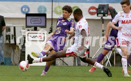 Fussball Bundesliga. SK Austria Klagenfurt gegen GAK.  Ben Bobzien  (Klagenfurt),  Sadik Fofana (GAK). Klagenfurt, am 19.4.2025.
Foto: Kuess
---
pressefotos, pressefotografie, kuess, qs, qspictures, sport, bild, bilder, bilddatenbank