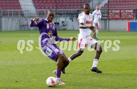Fussball Bundesliga. SK Austria Klagenfurt gegen GAK.  Dikeni Salifou  (Klagenfurt), Sadik Fofana (GAK). Klagenfurt, am 19.4.2025.
Foto: Kuess
www.qspictures.net
---
pressefotos, pressefotografie, kuess, qs, qspictures, sport, bild, bilder, bilddatenbank