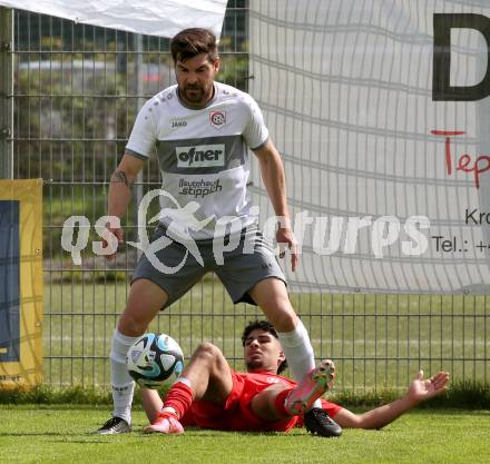 Fussball 1. Klasse C. KAC 1909 Juniors gegen Maria Saal. Sebastian Salama (KAC),  Aldamir Araujo Da Silva Filho (Maria Saal). Klagenfurt, am 20..4.2025.
Foto: Kuess
www.qspictures.net
---
pressefotos, pressefotografie, kuess, qs, qspictures, sport, bild, bilder, bilddatenbank