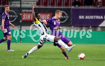 Fussball Bundesliga. SK Austria Klagenfurt gegen LASK.    Christopher Brian Cvetko (Klagenfurt),  Ismaila Cheick Coulibaly (LASK). Klagenfurt, am 22.4.2025.
Foto: Kuess
---
pressefotos, pressefotografie, kuess, qs, qspictures, sport, bild, bilder, bilddatenbank