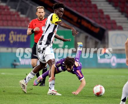 Fussball Bundesliga. SK Austria Klagenfurt gegen LASK.  Ben Justus Bobzien  (Klagenfurt), Modou Keba Cisse  (LASK). Klagenfurt, am 22.4.2025.
Foto: Kuess
---
pressefotos, pressefotografie, kuess, qs, qspictures, sport, bild, bilder, bilddatenbank