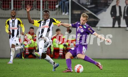 Fussball Bundesliga. SK Austria Klagenfurt gegen LASK.  Christopher Cvetko  (Klagenfurt), Ismaila Cheick Coulibaly (LASK). Klagenfurt, am 22.4.2025.
Foto: Kuess
---
pressefotos, pressefotografie, kuess, qs, qspictures, sport, bild, bilder, bilddatenbank
