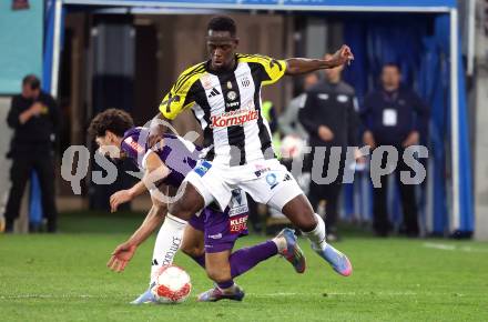 Fussball Bundesliga. SK Austria Klagenfurt gegen LASK.  Ben Bobzien  (Klagenfurt), Ismaila Cheick Coulibaly (LASK). Klagenfurt, am 22.4.2025.
Foto: Kuess
---
pressefotos, pressefotografie, kuess, qs, qspictures, sport, bild, bilder, bilddatenbank