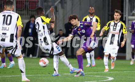 Fussball Bundesliga. SK Austria Klagenfurt gegen LASK.  Ben Bobzien  (Klagenfurt), Ismaila Cheick Coulibaly (LASK). Klagenfurt, am 22.4.2025.
Foto: Kuess
---
pressefotos, pressefotografie, kuess, qs, qspictures, sport, bild, bilder, bilddatenbank