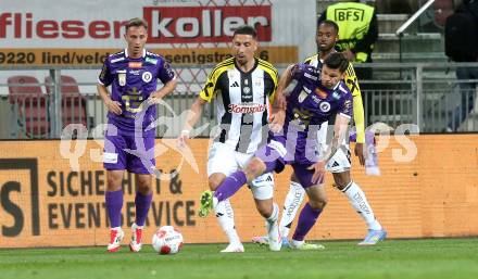 Fussball Bundesliga. SK Austria Klagenfurt gegen LASK.    David Toshevski (Klagenfurt),  Robert Zulj (LASK). Klagenfurt, am 22.4.2025.
Foto: Kuess
---
pressefotos, pressefotografie, kuess, qs, qspictures, sport, bild, bilder, bilddatenbank