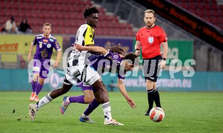 Fussball Bundesliga. SK Austria Klagenfurt gegen LASK.  Ben Bobzien  (Klagenfurt),  Modou Keba Cisse (LASK). Klagenfurt, am 22.4.2025.
Foto: Kuess
---
pressefotos, pressefotografie, kuess, qs, qspictures, sport, bild, bilder, bilddatenbank