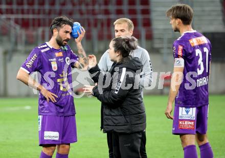 Fussball Bundesliga. SK Austria Klagenfurt gegen LASK.  Kosmas Gkezos, Theresa Schmidt, Thorsten Mahrer  (Klagenfurt),  (LASK). Klagenfurt, am 22.4.2025.
Foto: Kuess
---
pressefotos, pressefotografie, kuess, qs, qspictures, sport, bild, bilder, bilddatenbank