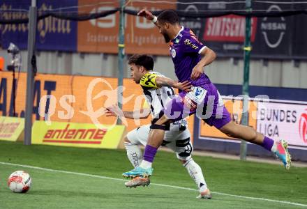 Fussball Bundesliga. SK Austria Klagenfurt gegen LASK.  Keanan Bennetts  (Klagenfurt), Sascha Horvath (LASK). Klagenfurt, am 22.4.2025.
Foto: Kuess
---
pressefotos, pressefotografie, kuess, qs, qspictures, sport, bild, bilder, bilddatenbank