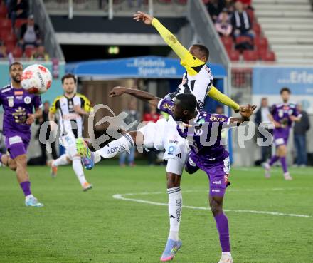 Fussball Bundesliga. SK Austria Klagenfurt gegen LASK. Solomon Bonnah   (Klagenfurt), Melayro Bogarde(LASK). Klagenfurt, am 22.4.2025.
Foto: Kuess
---
pressefotos, pressefotografie, kuess, qs, qspictures, sport, bild, bilder, bilddatenbank