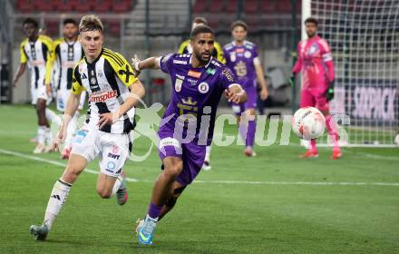 Fussball Bundesliga. SK Austria Klagenfurt gegen LASK.  Keanan Bennetts  (Klagenfurt), Krystof Danek (LASK). Klagenfurt, am 22.4.2025.
Foto: Kuess
---
pressefotos, pressefotografie, kuess, qs, qspictures, sport, bild, bilder, bilddatenbank