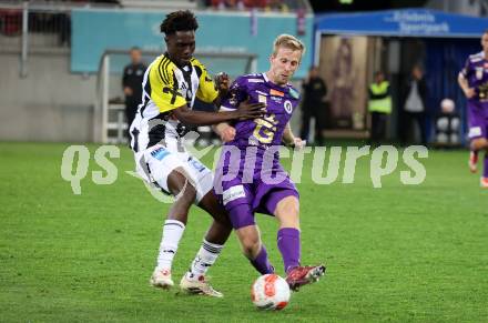 Fussball Bundesliga. SK Austria Klagenfurt gegen LASK. Christopher Cvetko   (Klagenfurt), Modou Keba Cisse (LASK). Klagenfurt, am 22.4.2025.
Foto: Kuess
---
pressefotos, pressefotografie, kuess, qs, qspictures, sport, bild, bilder, bilddatenbank