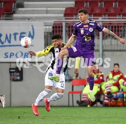 Fussball Bundesliga. SK Austria Klagenfurt gegen LASK. David Toshevski   (Klagenfurt),  Andres Alberto Andrade Cedeno (LASK). Klagenfurt, am 22.4.2025.
Foto: Kuess
---
pressefotos, pressefotografie, kuess, qs, qspictures, sport, bild, bilder, bilddatenbank