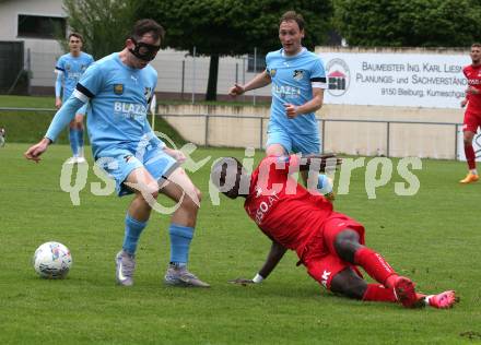Fussball Kaerntner Liga. Bleiburg gegen SAK. Matheo Pichler (Bleiburg),  Issa Diakite  (SAK). Bleiburg, am 26..4.2025.
Foto: Kuess
www.qspictures.net
---
pressefotos, pressefotografie, kuess, qs, qspictures, sport, bild, bilder, bilddatenbank