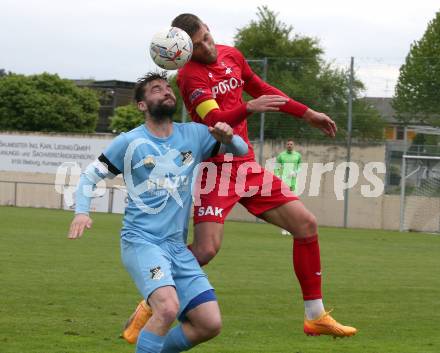 Fussball Kaerntner Liga. Bleiburg gegen SAK. Dominik Peketz  (Bleiburg),  Leo Ejup  (SAK). Bleiburg, am 26..4.2025.
Foto: Kuess
www.qspictures.net
---
pressefotos, pressefotografie, kuess, qs, qspictures, sport, bild, bilder, bilddatenbank
