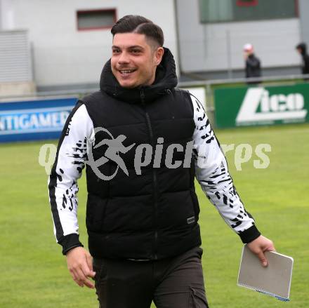 Fussball Kaerntner Liga. Bleiburg gegen SAK. Jubel Trainer Jan Jan Sekauchik  (Bleiburg),. Bleiburg, am 26..4.2025.
Foto: Kuess
www.qspictures.net
---
pressefotos, pressefotografie, kuess, qs, qspictures, sport, bild, bilder, bilddatenbank