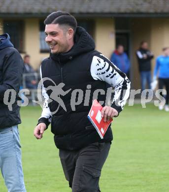 Fussball Kaerntner Liga. Bleiburg gegen SAK. Jubel Trainer Jan Jan Sekauchik  (Bleiburg),. Bleiburg, am 26..4.2025.
Foto: Kuess
www.qspictures.net
---
pressefotos, pressefotografie, kuess, qs, qspictures, sport, bild, bilder, bilddatenbank