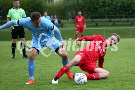 Fussball Kaerntner Liga. Bleiburg gegen SAK. Andreas Jamnig (Bleiburg),  Jakob Geister  (SAK). Bleiburg, am 26..4.2025.
Foto: Kuess
www.qspictures.net
---
pressefotos, pressefotografie, kuess, qs, qspictures, sport, bild, bilder, bilddatenbank