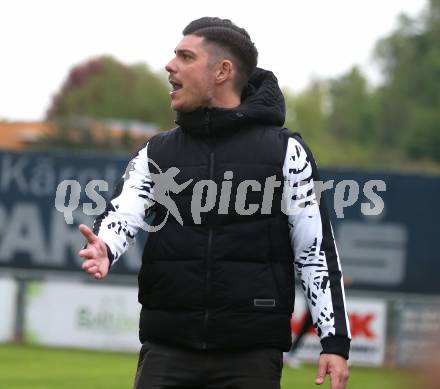 Fussball Kaerntner Liga. Bleiburg gegen SAK. Trainer Zan Sekauchik  (Bleiburg). Bleiburg, am 26..4.2025.
Foto: Kuess
www.qspictures.net
---
pressefotos, pressefotografie, kuess, qs, qspictures, sport, bild, bilder, bilddatenbank