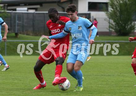 Fussball Kaerntner Liga. Bleiburg gegen SAK. Deniz Yilmaz (Bleiburg),  Issa Diakite  (SAK). Bleiburg, am 26..4.2025.
Foto: Kuess
www.qspictures.net
---
pressefotos, pressefotografie, kuess, qs, qspictures, sport, bild, bilder, bilddatenbank
