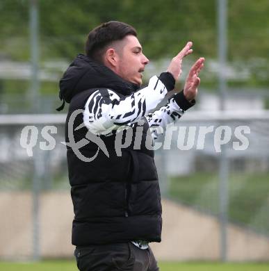 Fussball Kaerntner Liga. Bleiburg gegen SAK. Jubel Trainer Jan Jan Sekauchik  (Bleiburg),. Bleiburg, am 26..4.2025.
Foto: Kuess
www.qspictures.net
---
pressefotos, pressefotografie, kuess, qs, qspictures, sport, bild, bilder, bilddatenbank