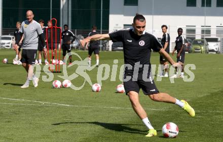 Fussball Bundesliga. Training SK Austria Klagenfurt. Trainer Carsten Jancker., Niklas Szerencsi. Klagenfurt, am 28.4.2025.
Foto: Kuess
---
pressefotos, pressefotografie, kuess, qs, qspictures, sport, bild, bilder, bilddatenbank