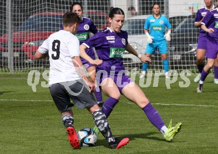 Fussball Frauen. KFV Cup. Sk Austria Klagenfurt gegen Kraig. Kristina Hohenwarter (Klagenfurt),  Patrizia Rasbernig (Kraig). Klagenfurt, am 27.4.2025.
Foto: Kuess
www.qspictures.net
---
pressefotos, pressefotografie, kuess, qs, qspictures, sport, bild, bilder, bilddatenbank