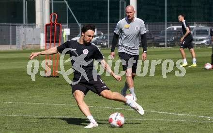 Fussball Bundesliga. Training SK Austria Klagenfurt. Simon Straudi, Trainer Carsten Jancker. Klagenfurt, am 28.4.2025.
Foto: Kuess
---
pressefotos, pressefotografie, kuess, qs, qspictures, sport, bild, bilder, bilddatenbank