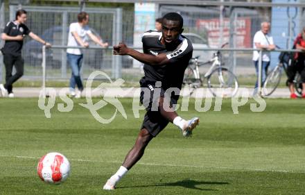 Fussball Bundesliga. Training SK Austria Klagenfurt. Trainer Carsten Jancker.Solomon Bonnah.Foto: Kuess
---
pressefotos, pressefotografie, kuess, qs, qspictures, sport, bild, bilder, bilddatenbank