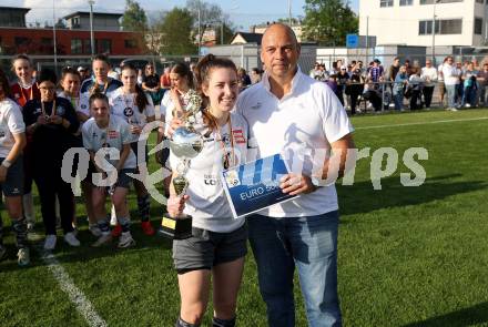 Fussball Frauen. KFV Cup. Sk Austria Klagenfurt gegen Kraig. Alissa Lamzari (Kraig), Martin Mutz. Klagenfurt, am 27.4.2025.
Foto: Kuess
www.qspictures.net
---
pressefotos, pressefotografie, kuess, qs, qspictures, sport, bild, bilder, bilddatenbank