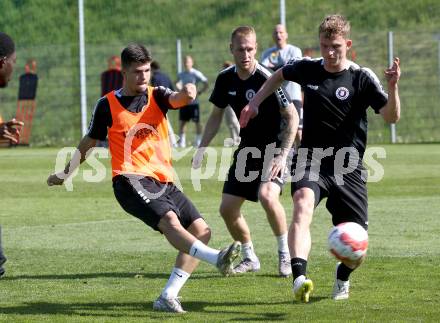 Fussball Bundesliga. Training SK Austria Klagenfurt. Dino Delic, Nicolas Binder.. Klagenfurt, am 28.4.2025.
Foto: Kuess
---
pressefotos, pressefotografie, kuess, qs, qspictures, sport, bild, bilder, bilddatenbank