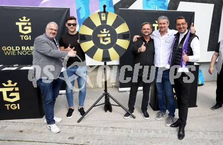 Fussball Bundesliga. SK Austria Klagenfurt gegen WSG Tirol. Rahmenprogramm, Autogrammstunde Martin Hinteregger. Helmut Kaltenegger. Klagenfurt, am 10.5.2025.
Foto: Kuess
www.qspictures.net
---
pressefotos, pressefotografie, kuess, qs, qspictures, sport, bild, bilder, bilddatenbank